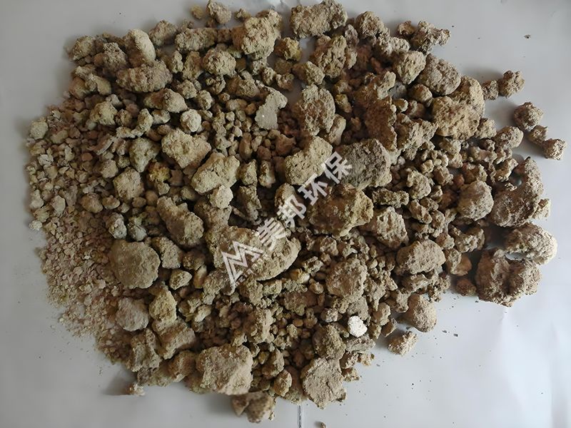 土豆渣压榨脱水后加工成了饲料